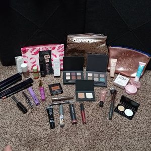 28 pc. High End Makeup Bundle
